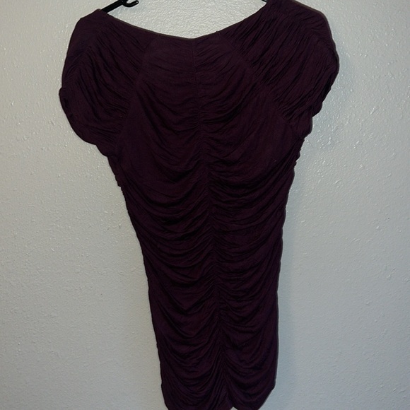 Ruched express plum vneck medium - Picture 4 of 4